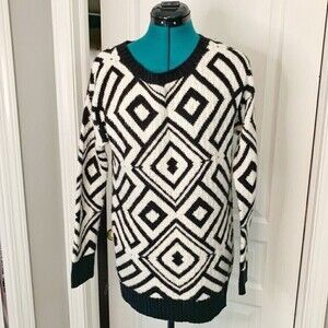 Neiman Marcus Geometric Graphic Print Crew Neck Long Sleeve Knot Fitted Sweater